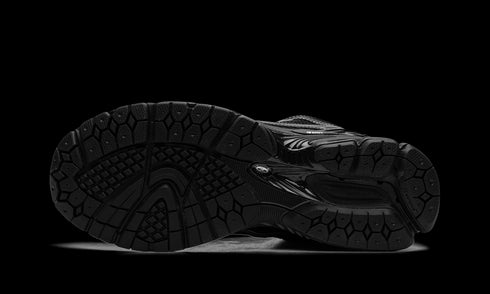 1906R "Black / Silver"