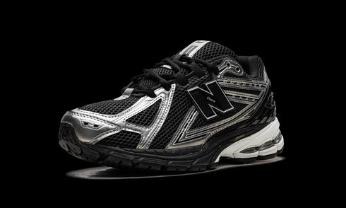 1906R "Black Grey White"