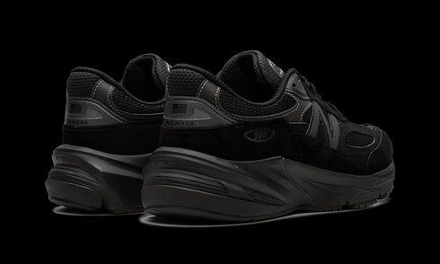 990 v6 "Triple Black"