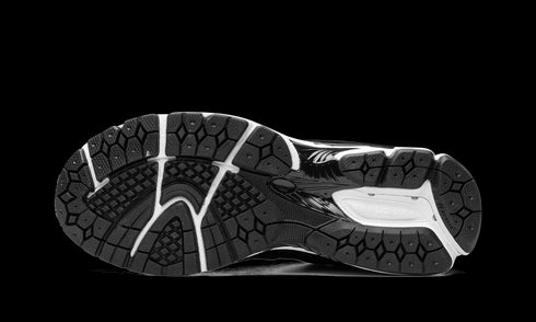 2002R "Black / Gunmetal"