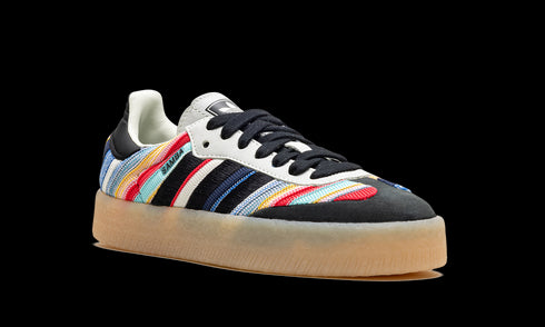 Sambae WMNS "Ivory Black" ID0444