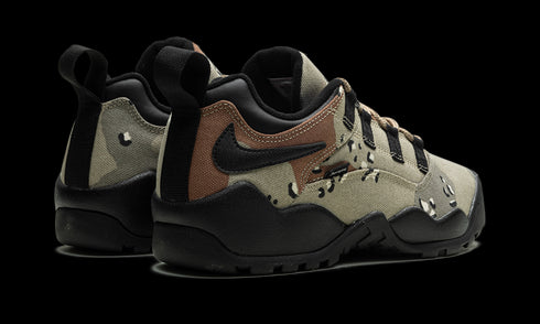 SB Darwin Low "Supreme - Khaki"