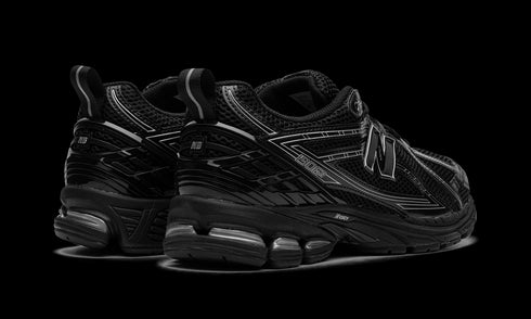 1906R "Black / Silver"