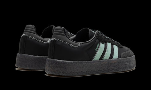 Sambae WMNS "Core Black Haze Green" IE9110