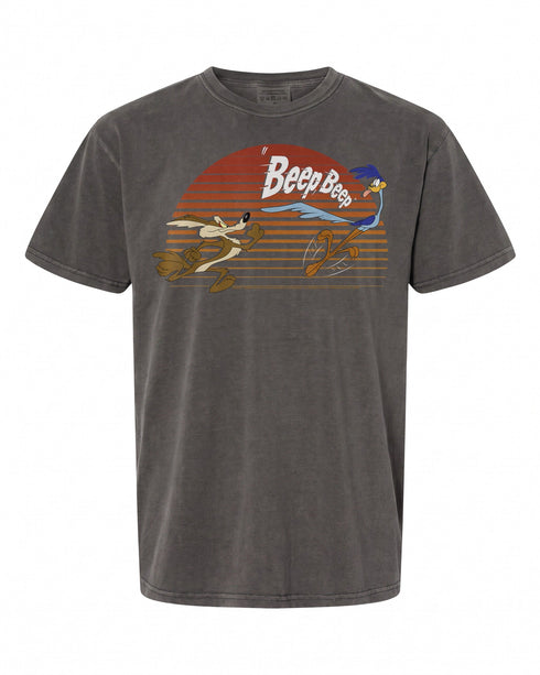 Looney Tunes Wile E. Coyote & Road Runner Sunset T-Shirt - Fun Design for Fans