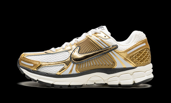Zoom Vomero 5 WMNS "Metallic Gold"