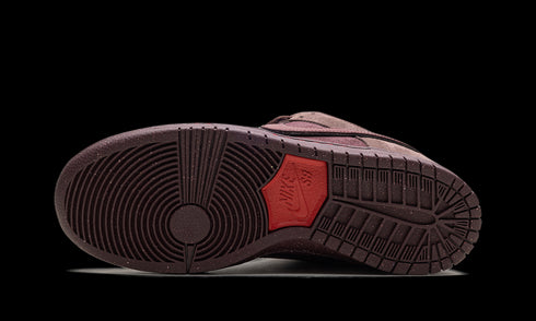 SB Dunk Low "City of Love"