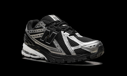 1906R "Black Grey White"