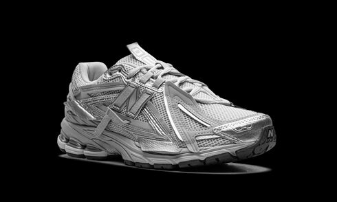 1906A "Concrete Silver Metallic"