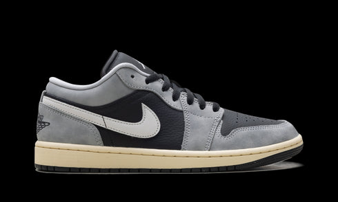 Air Jordan 1 Low SE "Light Smoke Grey" HQ2010 012