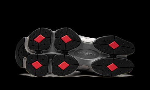 9060 "Black/Castlerock"