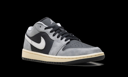 Air Jordan 1 Low SE "Light Smoke Grey" HQ2010 012