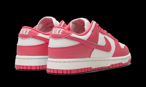 Nike Dunk Low. WMNS "Pink"