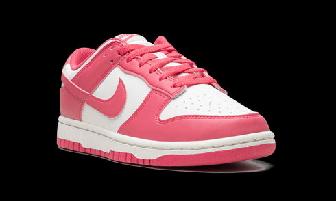 Nike Dunk Low. WMNS "Pink"