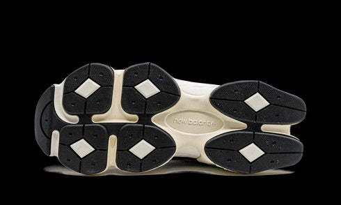 9060 "Black / White"