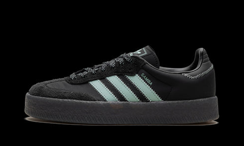 Sambae WMNS "Core Black Haze Green" IE9110