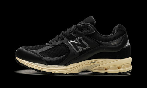 M2002R "Vintage Black White"