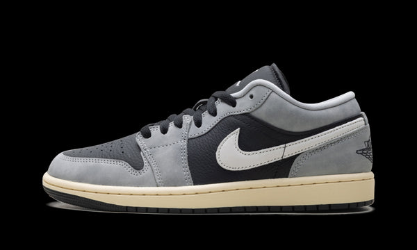 Air Jordan 1 Low SE "Light Smoke Grey" HQ2010 012