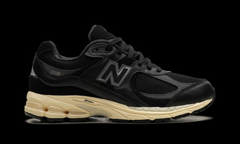 M2002R "Vintage Black White"