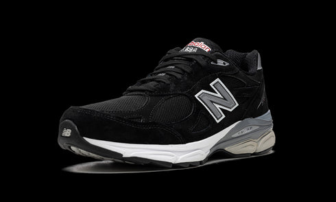 990v3 "Black / White"