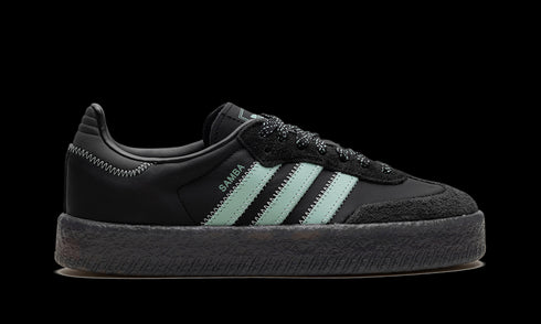 Sambae WMNS "Core Black Haze Green" IE9110