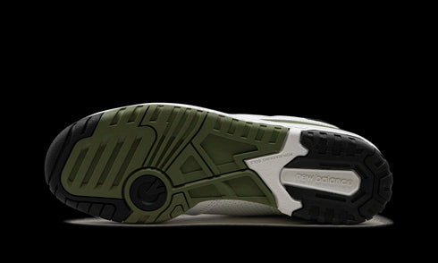 550 "White / Dark Olivine"